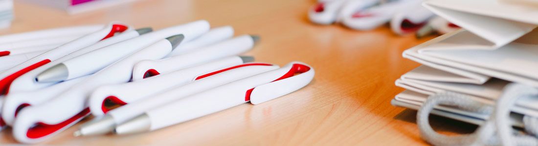 Bolígrafos de merchandising usados por una empresa